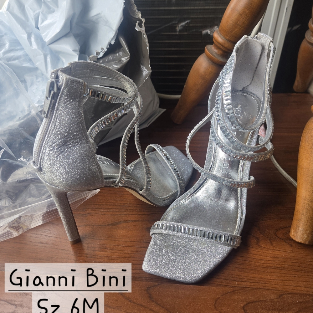 NWOT Gianni Bini Silver Heel With Jeweled Accents